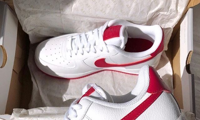 nike air force 1 off white : Nike Air Force 1 ’07 sneakers.