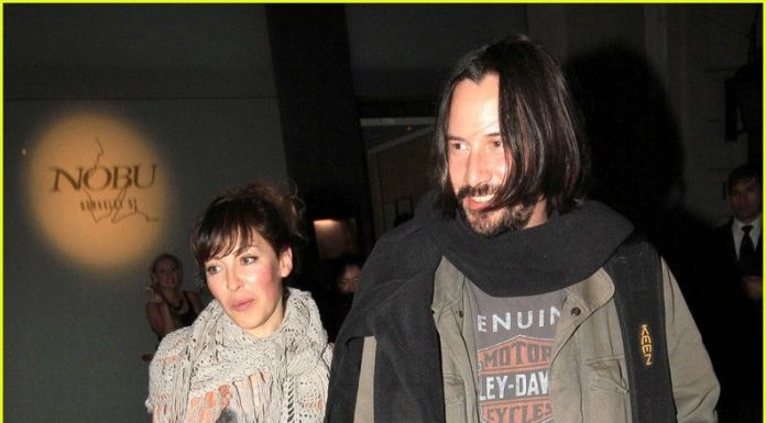 nobu dress code : keanu-reeves-nobu-mystery-woman-03.jpg (792×1222)