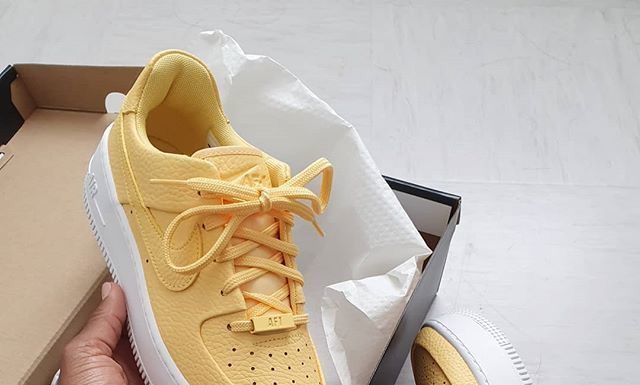 nike air force 1 low : Yellow Nike Air Force 1 Sage Low sneakers.