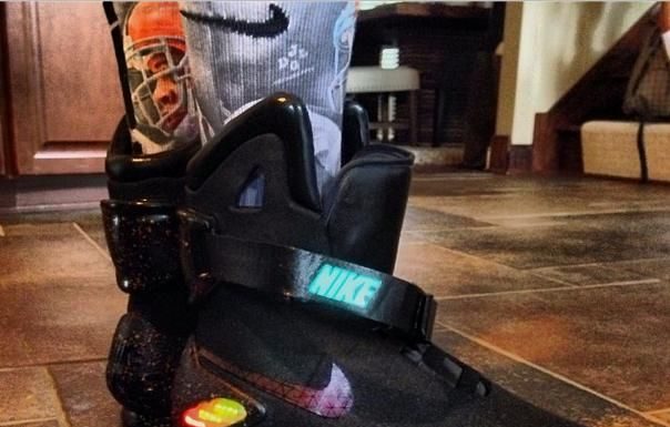 nike air mags : Celebrity Sneaker Watch: Joe Haden Wears Nike Air Mag ‘Black Mag’ Custom | SneakerFiles