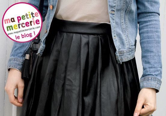 court dress code : Comment faire une jupe plissée tendance et chic