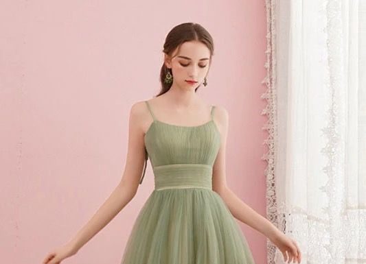 dress code : Simple Green Tulle Spaghetti Straps Mid Length Homecoming Dress