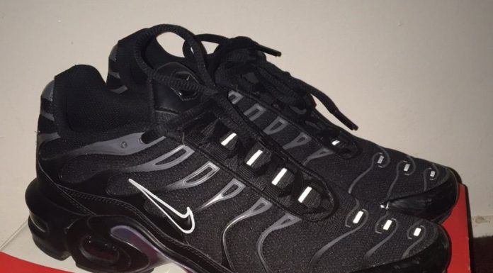 nike air max black : Air max plus (tns)