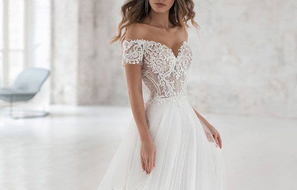 wedding dress code : Robe de mariée simple en tulle epaule a manches courtes en dentelle a ligne robes de mariée