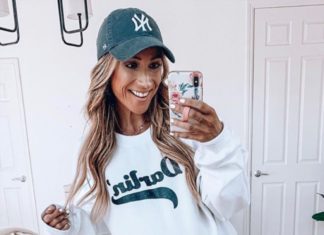 starbucks dress code 2020 : Darlin’ White Graphic Sweatshirt