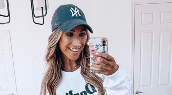 starbucks dress code 2020 : Darlin’ White Graphic Sweatshirt